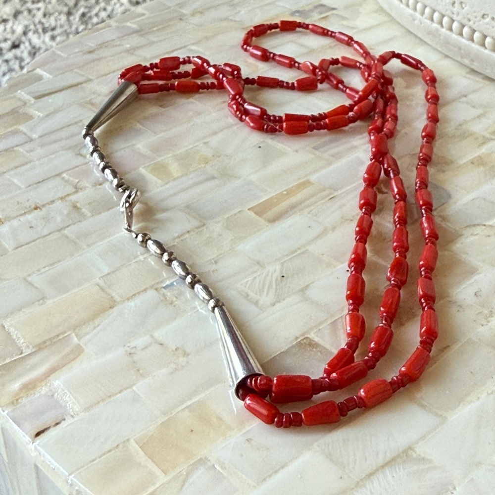 Red coral hand Beaded Navajo Necklace and Bracelet Set - Picture 4 of 10